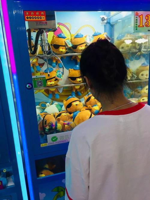 吃瓜抓娃娃视频,趣味视频带你领略抓娃娃技巧与乐趣