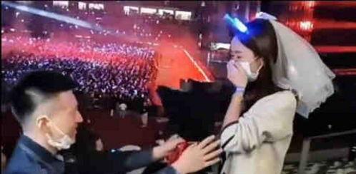 张杰吃瓜粉丝求婚视频大全,瓜田里的浪漫瞬间